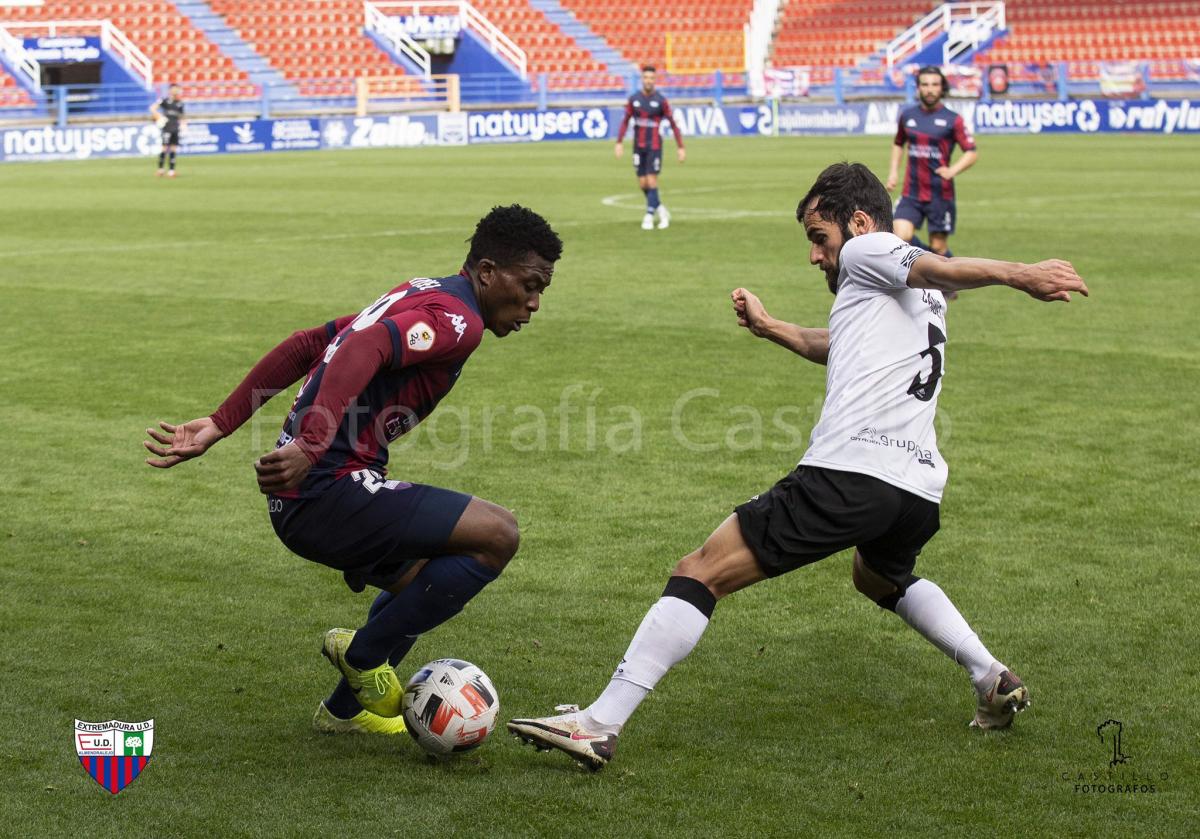 El Extremadura prepara el envite ante el Mérida tras empatar con el Salamanca