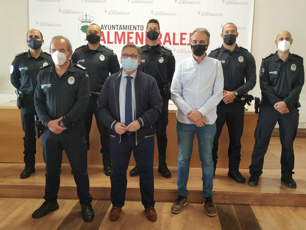 Tres nuevos agentes se incorporan a la plantilla de la Policía Local