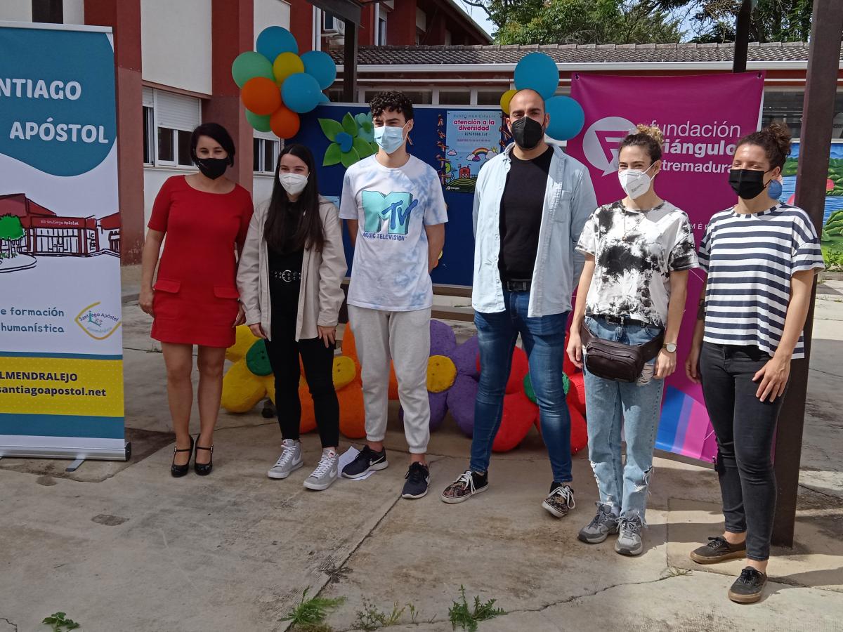 La Fundación Triángulo conmemora en varios institutos el día contra la LGTBIfobia