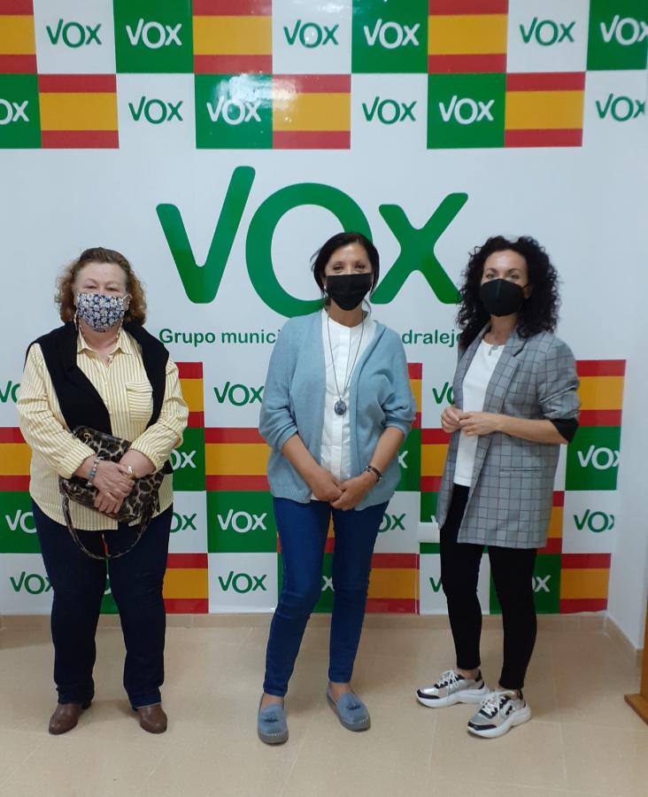 Vox se reúne con la asociación de vecinos de la barriada de Santiago