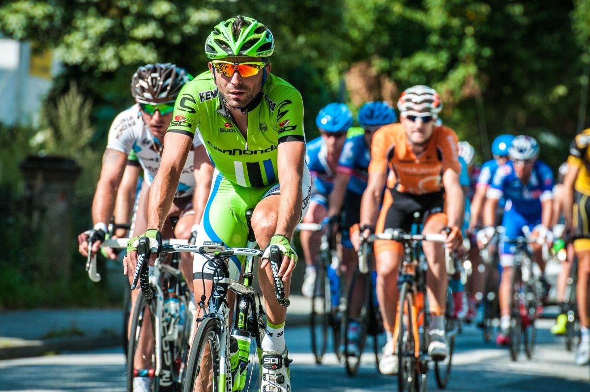 Una treintena de clubes ciclistas solicita instalar señales alertando de su presencia