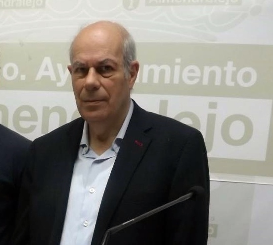 Zarandieta publica 'Crónicas almendralejenses de ayer y de hoy (2012-2014)'