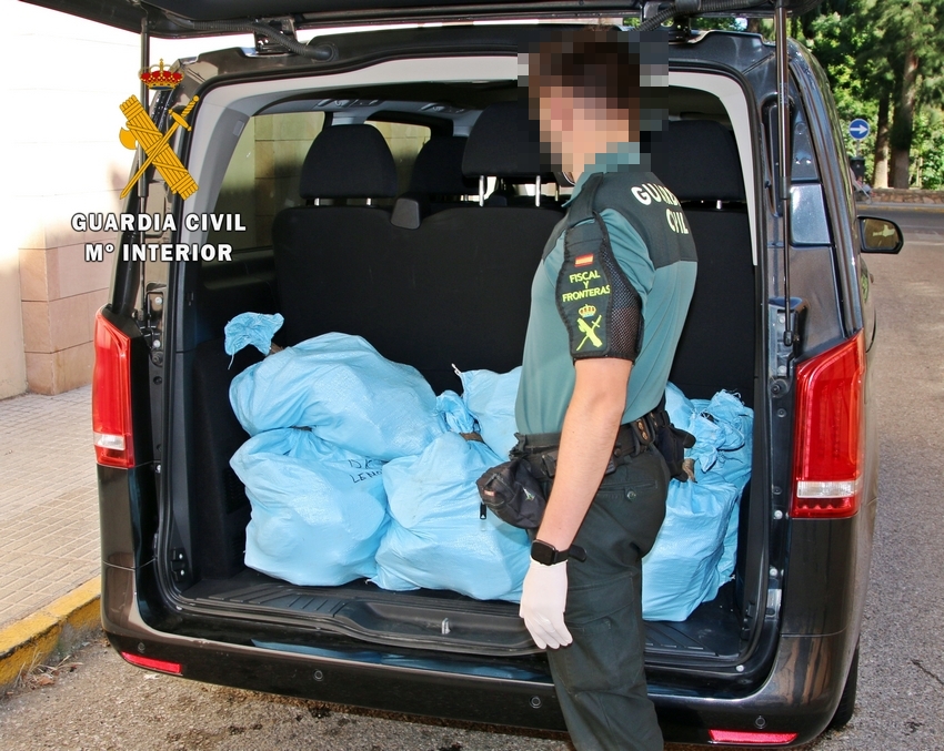 La Guardia Civil intercepta un 'narcotransporte' con 270 kilos de hachís