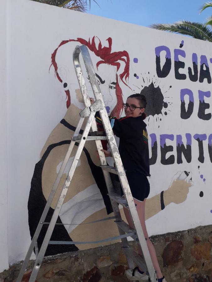 La joven Silvia del Puerto gana un concurso de arte urbano en Cásar de Cáceres