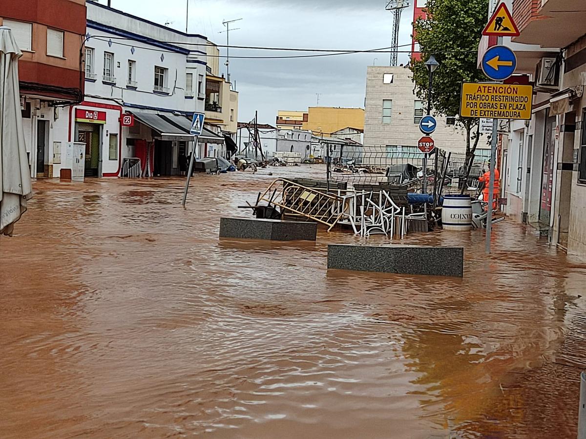 Las lluvias dejan zonas anegadas, calles cortadas y daños materiales