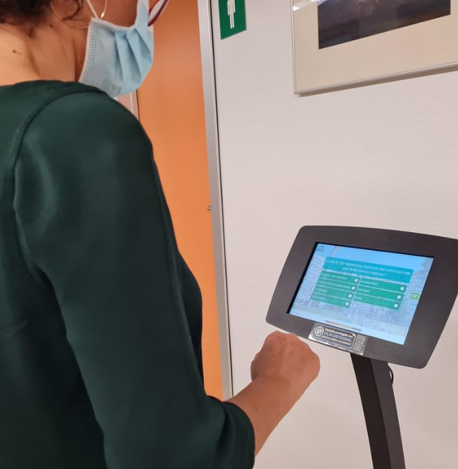 El hospital Tierra de Barros mide la satisfacción de los usuarios con un terminal