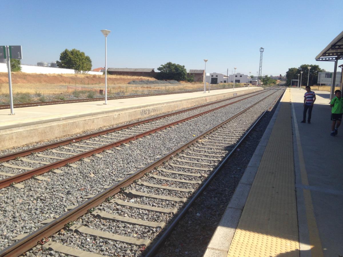 Almendralejo contará con cuatro servicios diarios con el norte de Extremadura y con Sevilla gracias al restablecimiento del tren Cáceres-Sevilla