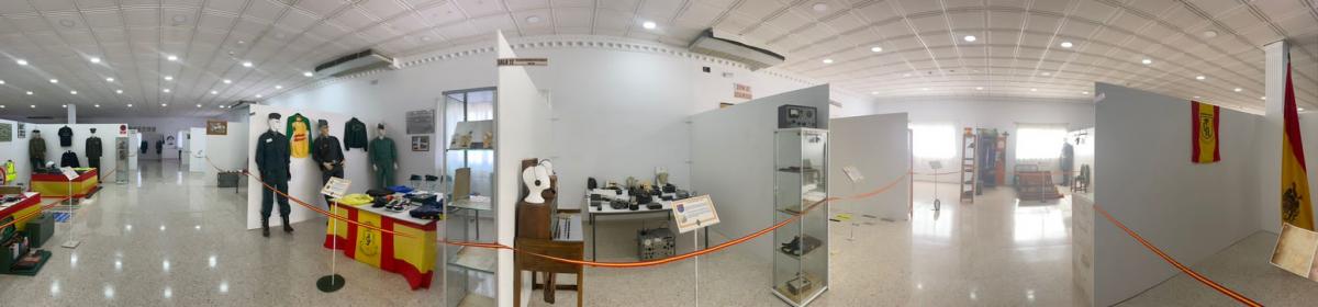 Una colección en Almendralejo alberga 10.000 referencias de la Guardia Civil