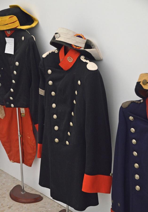 Una colección en Almendralejo alberga 10.000 referencias de la Guardia Civil