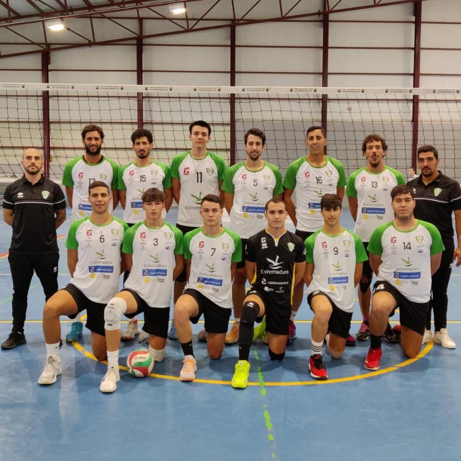 El club voleibol Almendralejo se sitúa cuarto en la tabla antes del descanso