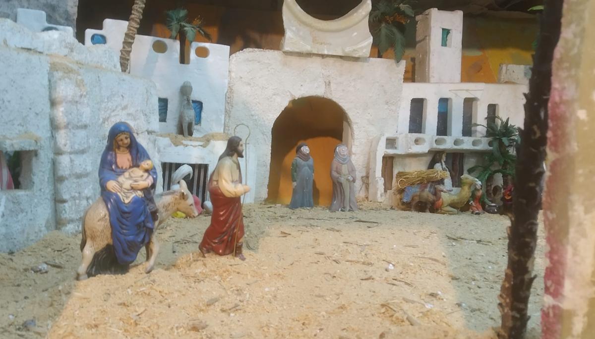 El Belén de Sanfélix reúne escenas bíblicas con guiños a la localidad