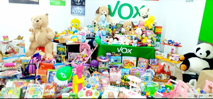Finaliza la campaña de recogida de juguetes de Vox Almendralejo