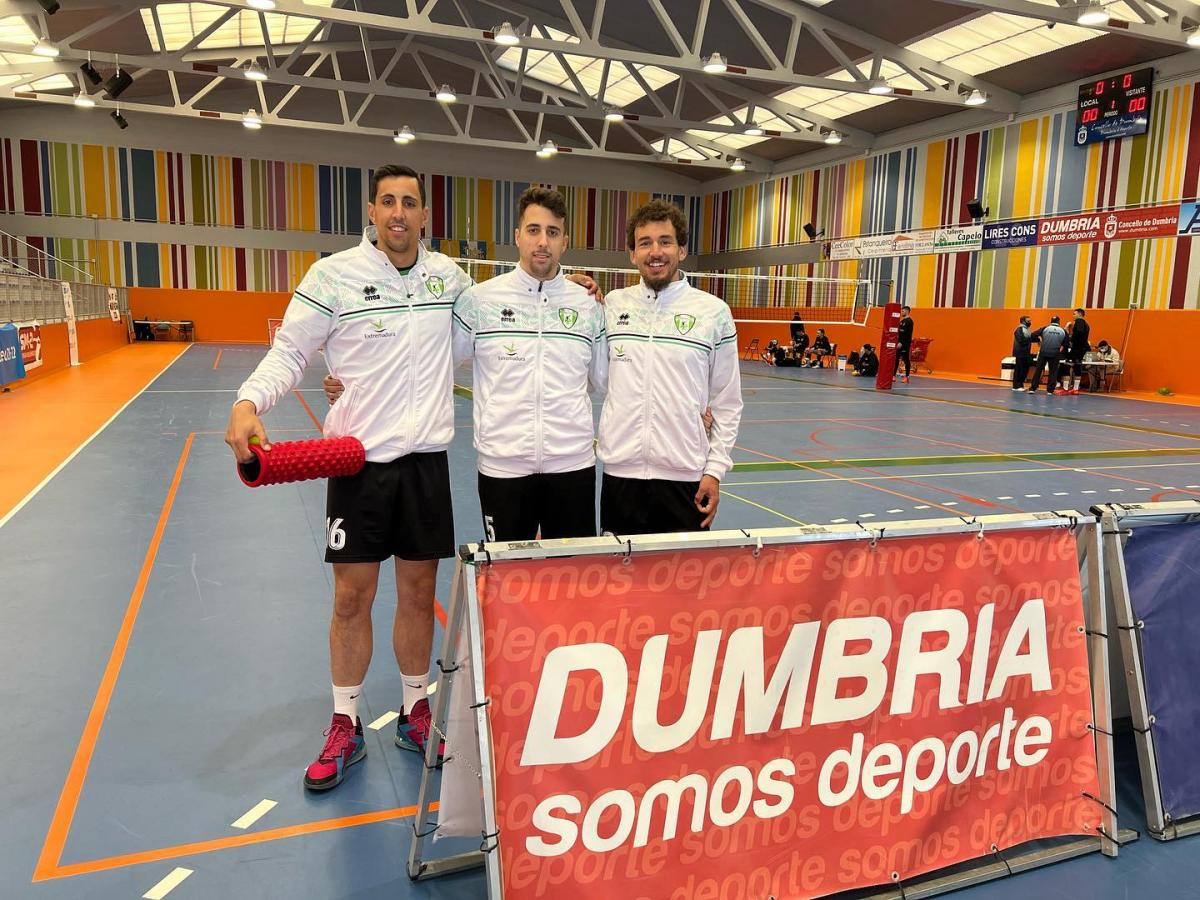 El club voleibol Almendralejo cae derrotado en Dumbría