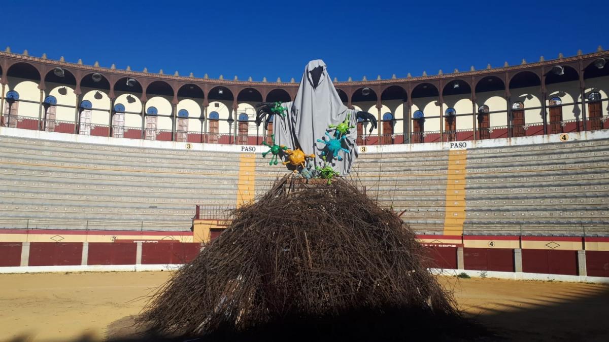 La pantaruja ardió en un acto simbólico para recordar la tradición de las Candelas