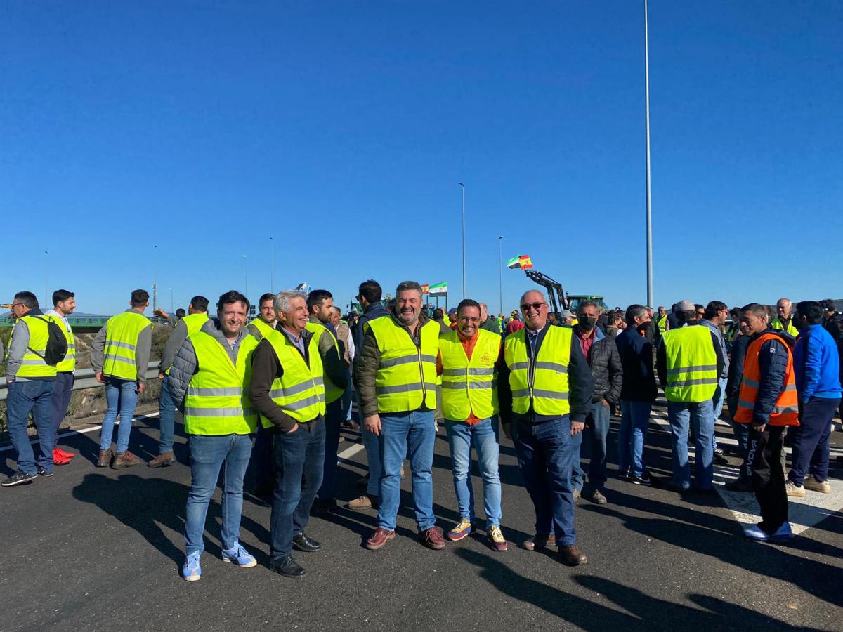 La CLYGAL reclama una solución a los costes en la tractorada de Miajadas