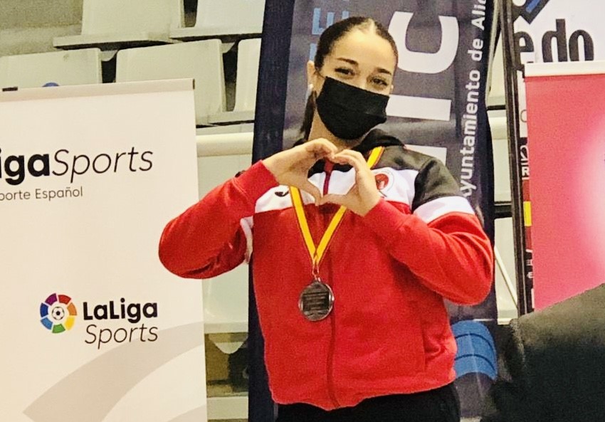 Histórica plata de Paola García en la Liga Nacional de Karate senior