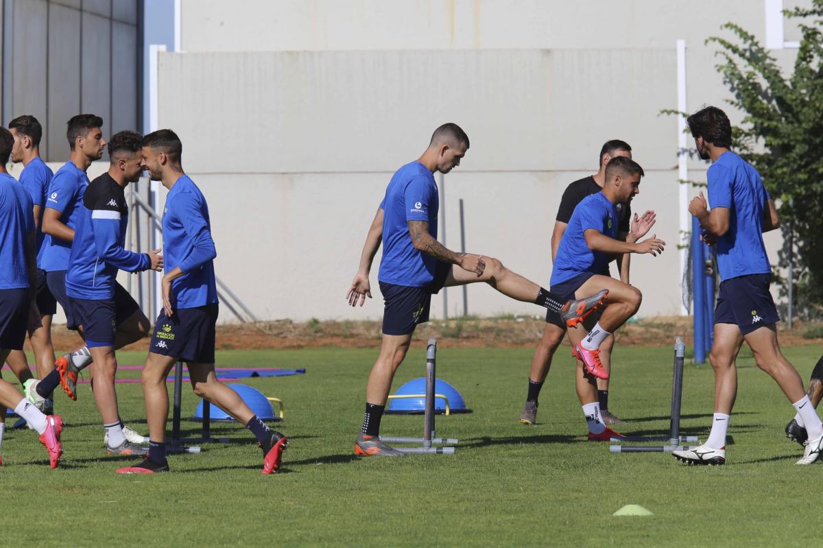 El Extremadura buscará los ansiados puntos esta noche ante el Racing