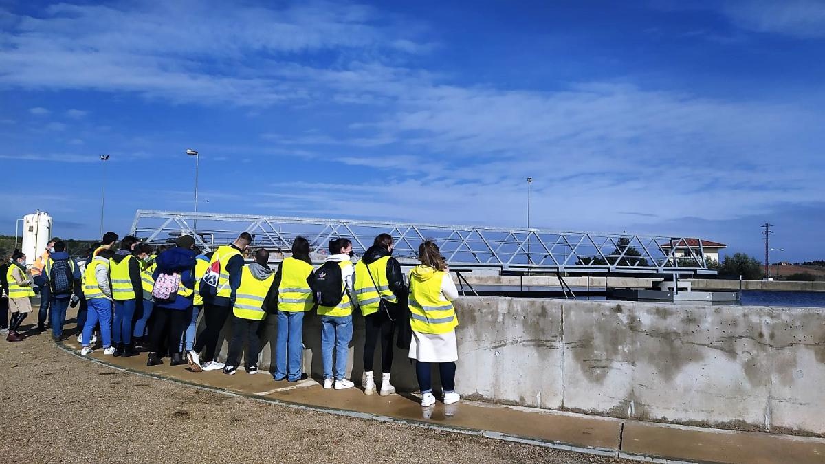 Alumnos de institutos visitan la depuradora con motivo del día mundial del agua
