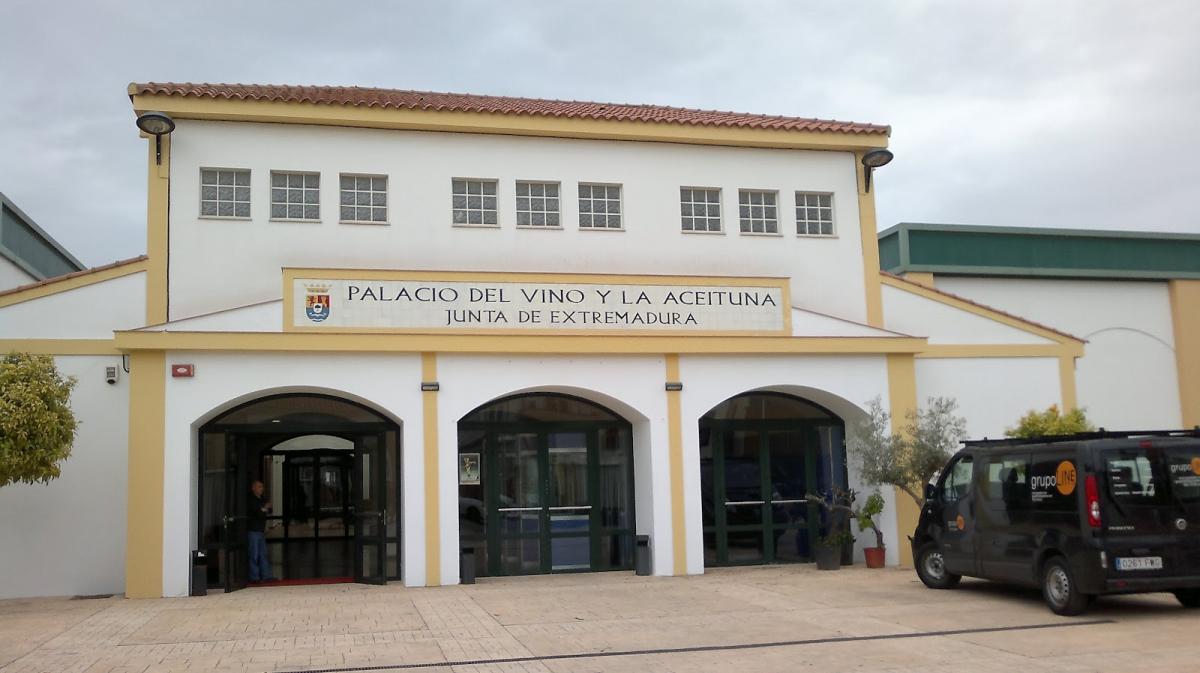 Desinfectan el Palacio del Vino para acoger las pruebas de la EBAU