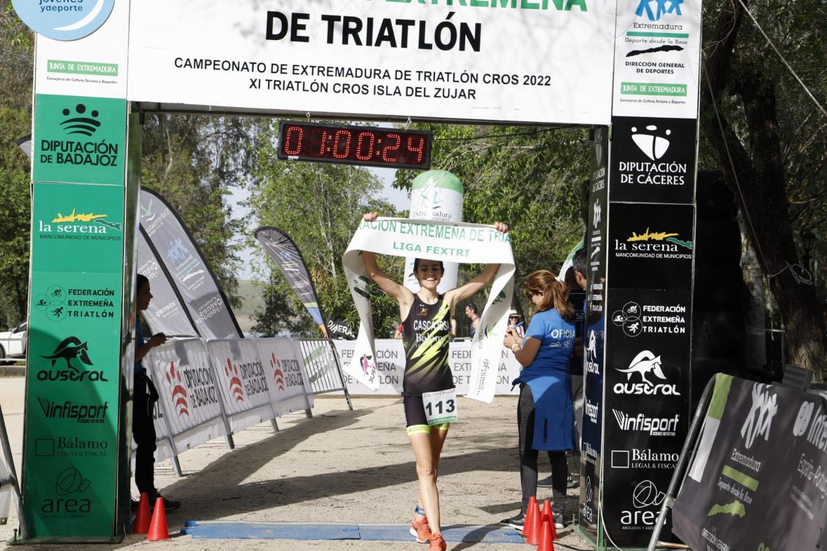 Irene Cascajosa se proclama campeona de Extremadura de Triatlón Cros