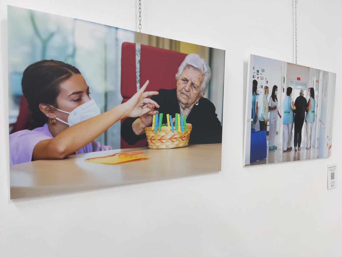 Una exposición de Jorge Armestar muestra el trabajo de las asociaciones de alzhéimer