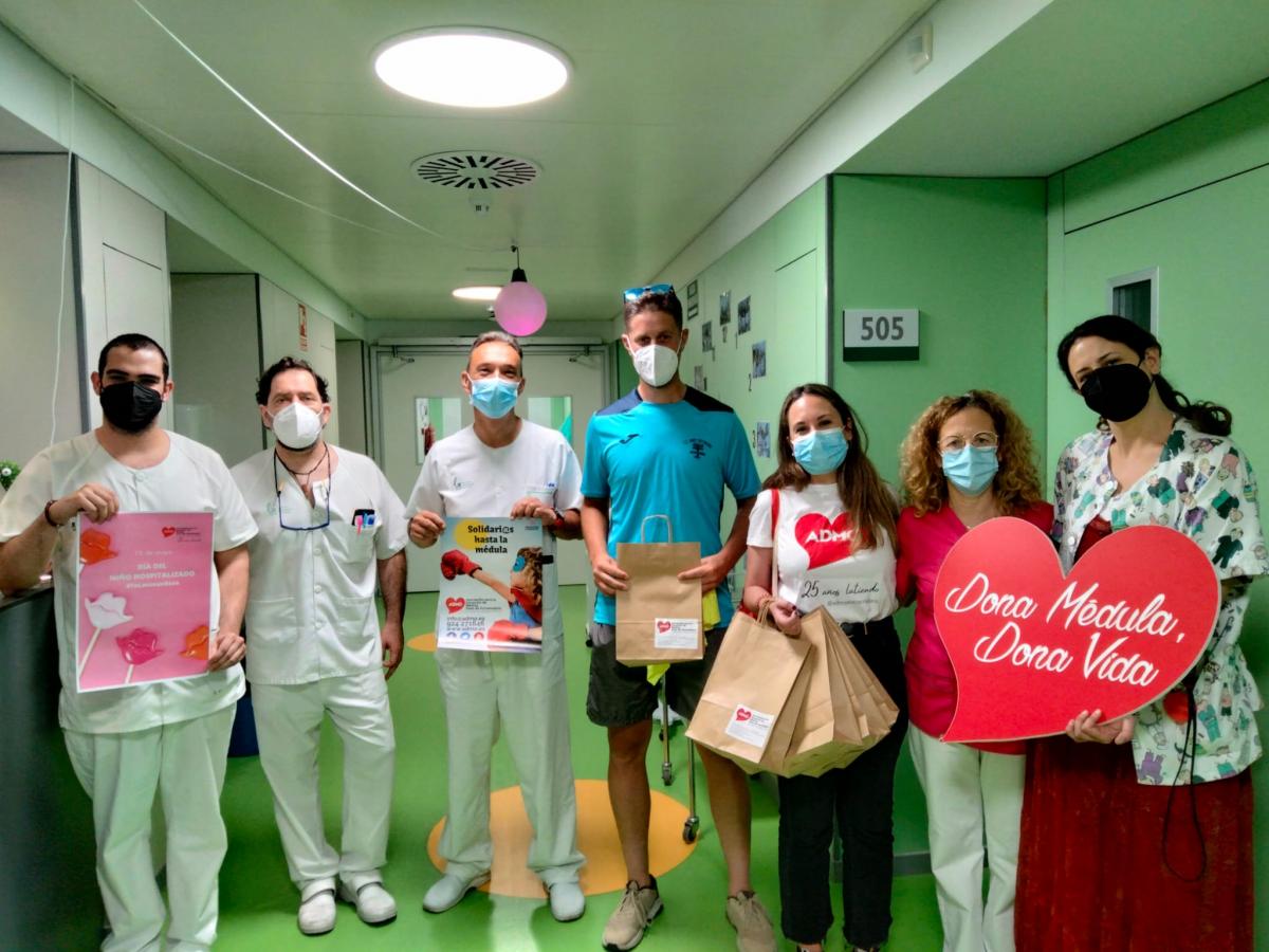 ADMO y Pedro Hierro entregan regalos a niños hospitalizados