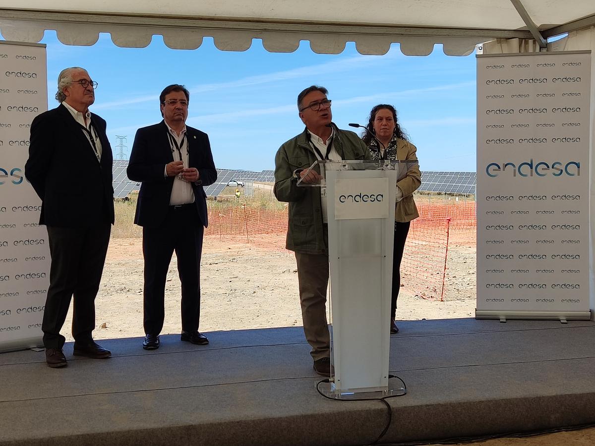 El alcalde destaca la inversión realizada en la planta solar El Doblón