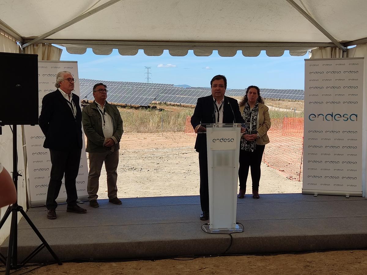 El alcalde destaca la inversión realizada en la planta solar El Doblón