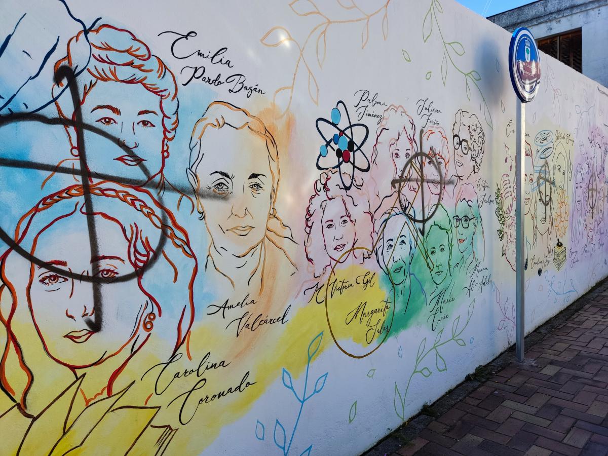 La policía ha dado con los autores de las pintadas en el mural del 8M ubicado frente al ayuntamiento
