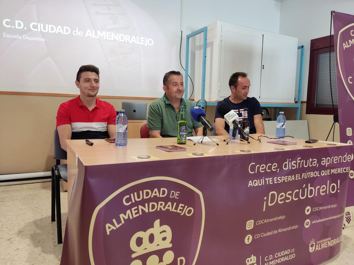 El club deportivo Ciudad de Almendralejo arranca con fútbol base y fútbol sala