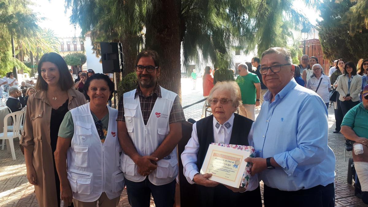 Ocho mayores reciben un homenaje en la celebración del Día de los Abuelos