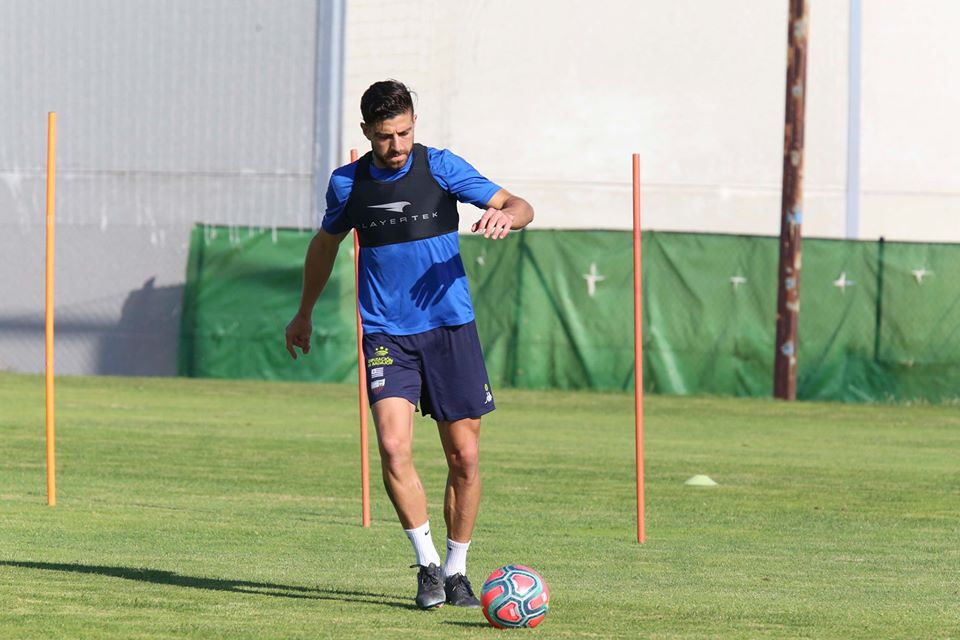 El Extremadura recupera la mejor versión de Zarfino para el tramo final