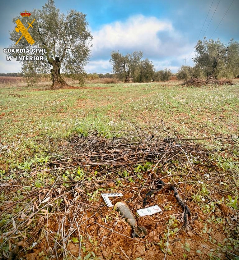 Desactivan una granada de mortero hallada en una explotación agrícola de Almendralejo