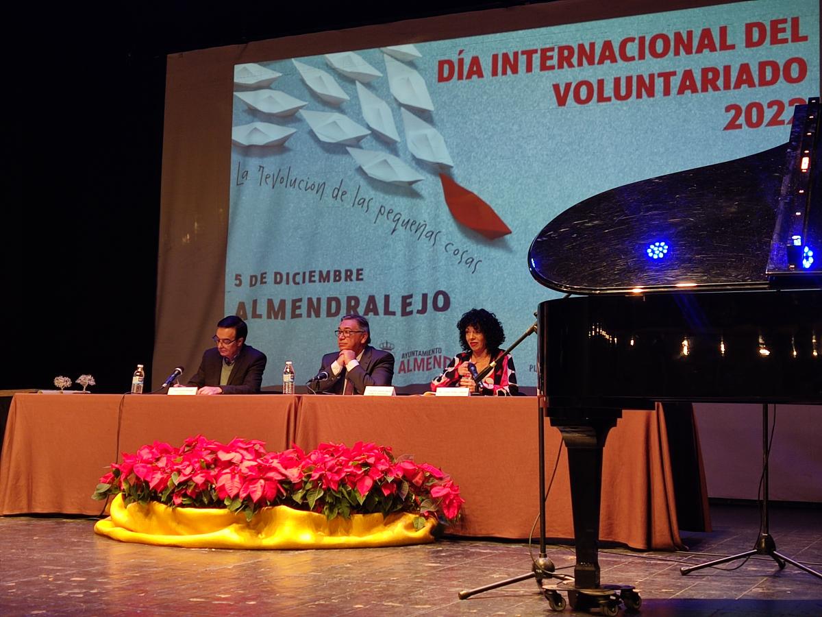 Pedro Monty y Protección Civil de Valencia del Ventoso, premios del voluntariado