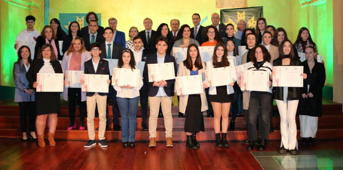 Caja Rural de Extremadura entrega sus  VII Becas Espiga a los alumnos con mejores expedientes