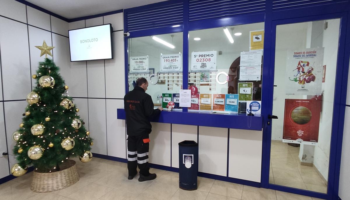 Los almendralejenses apuran las últimas horas para comprar lotería de Navidad