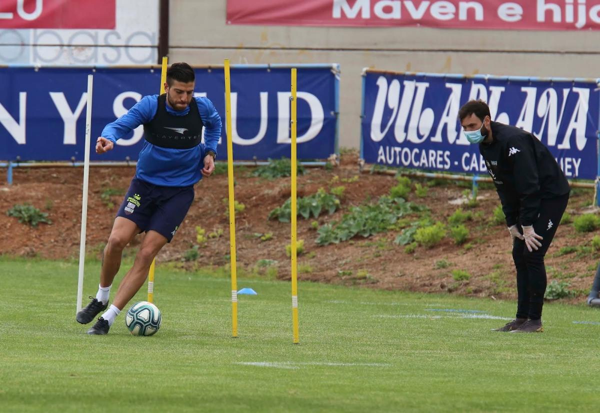 Zarfino vuelve a entrenarse para preparar su retorno con el Extremadura