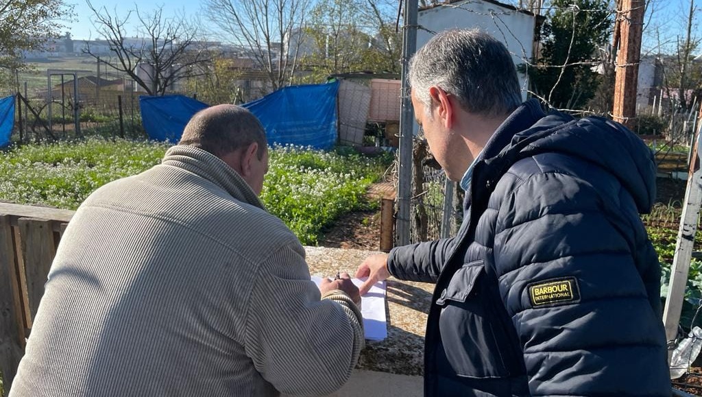 El Ayuntamiento entrega tres huertos municipales durante el último mes 