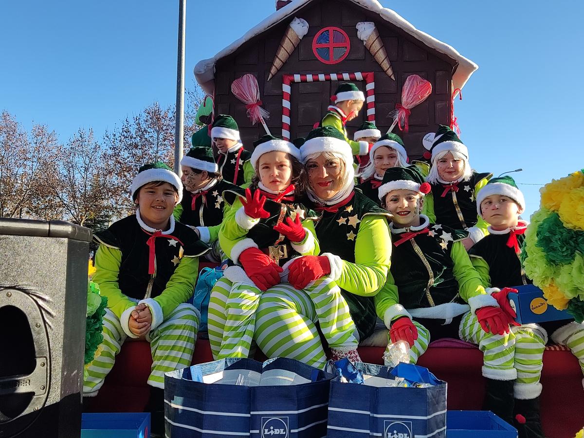 Los Reyes Magos repartieron ilusión entre los niños de Almendralejo