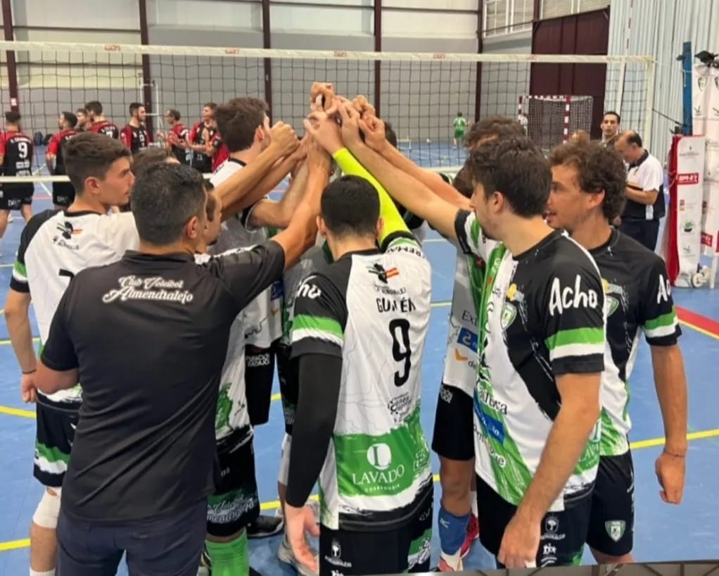 El club voleibol Almendralejo se mide en Utrera al sexto clasificado