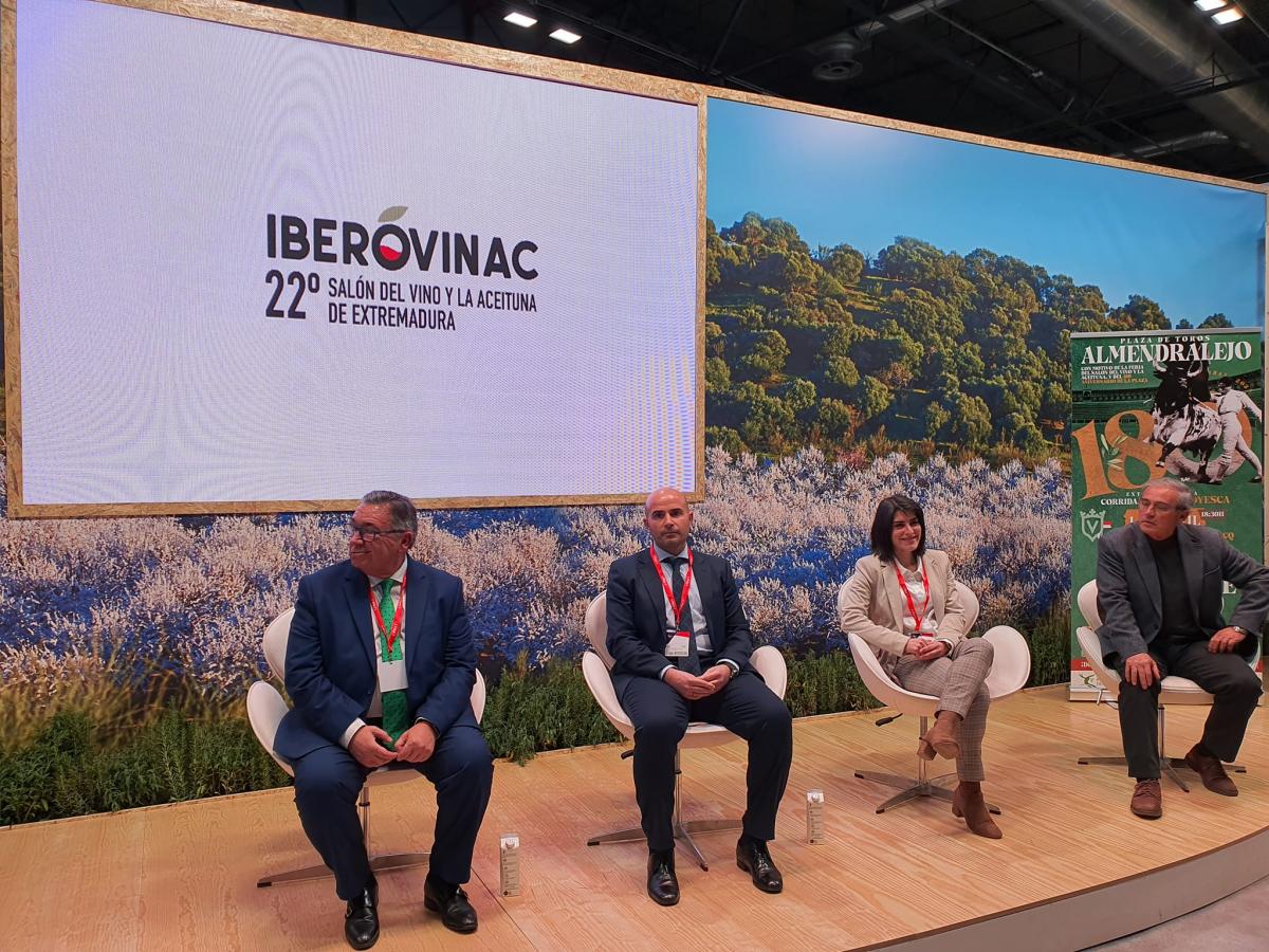El alcalde promociona en Fitur la nueva edición de Iberovinac