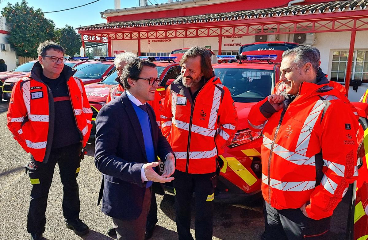 Diputación adquiere un nuevo vehículo para el parque de bomberos de Almendralejo