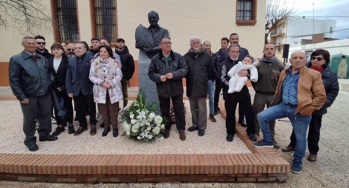 Una escultura homenajea a Casimiro del Álamo y los meloneros de la comarca