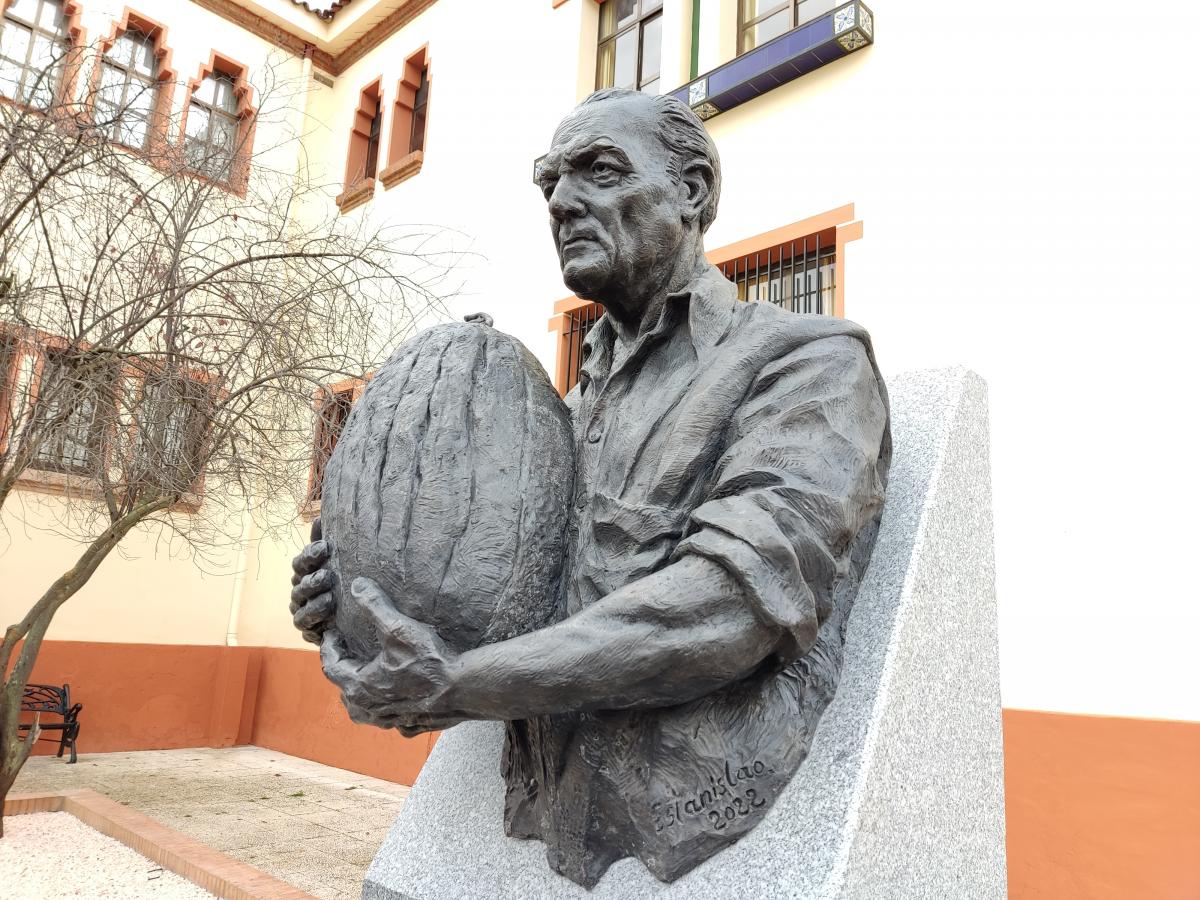 Una escultura homenajea a Casimiro del Álamo y los meloneros de la comarca