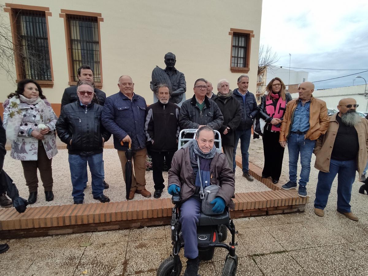 Una escultura homenajea a Casimiro del Álamo y los meloneros de la comarca