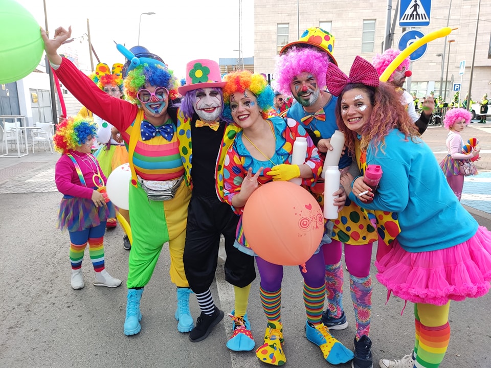 Almendralejo recuperó la ilusión por el carnaval con su desfile popular