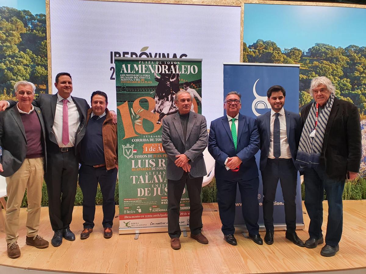 Los tres toreros presentarán este viernes la corrida goyesca en Almendralejo