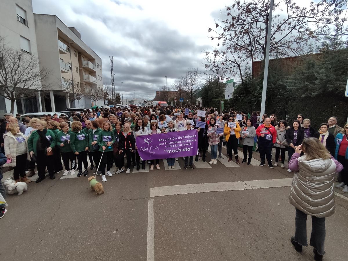 El 8 de Marzo reivindica la igualdad real entre mujeres y hombres