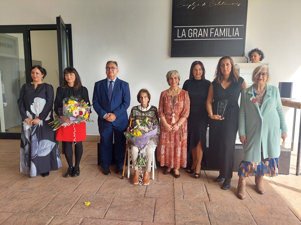 Eloísa Carrera recibe el premio del Consejo Local de la Mujer a toda una vida