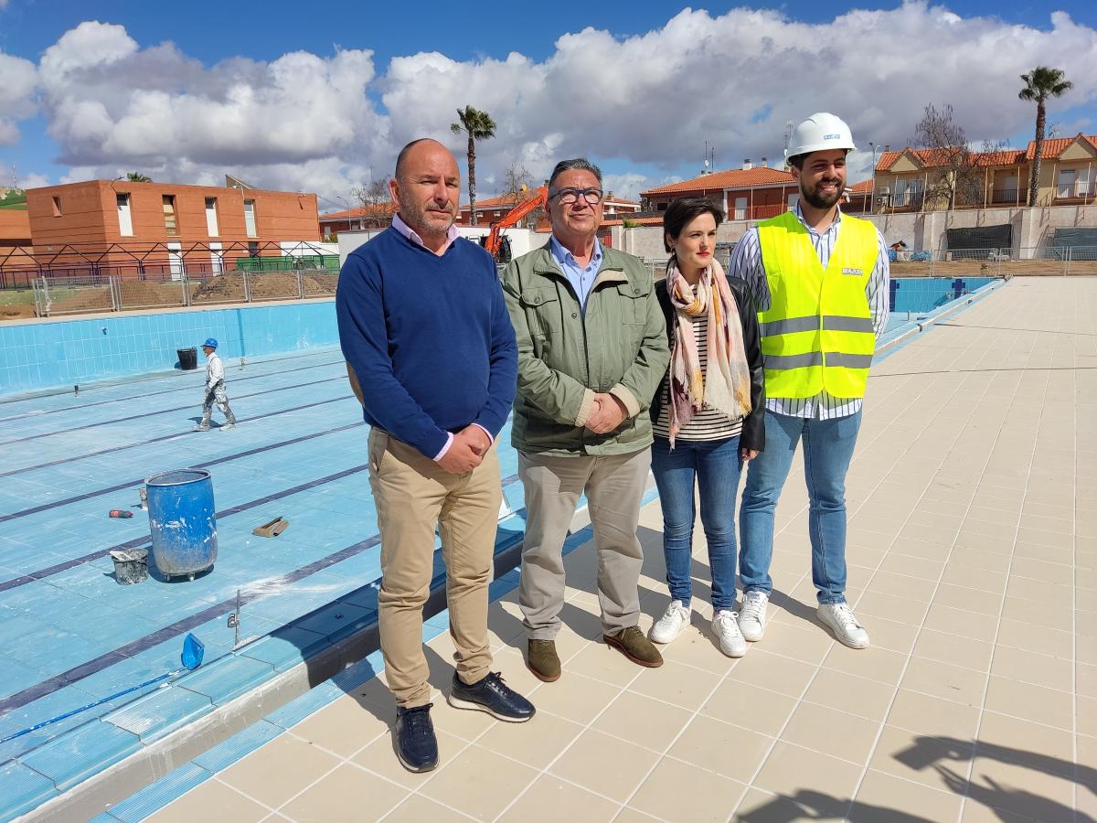 El alcalde asegura que la piscina estará disponible en verano
